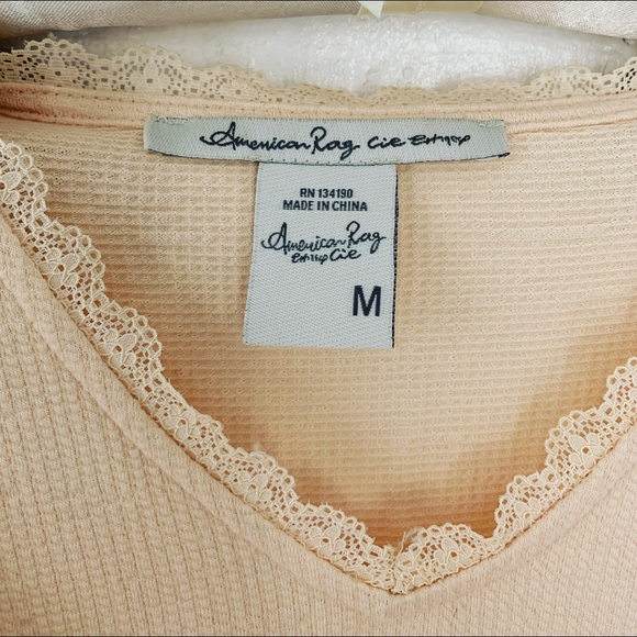 Peach 🍑 Ruffle and Lace Top by 🇺🇸 American Rag - Women’s Medium ♥️🍁 - Picture 2 of 6